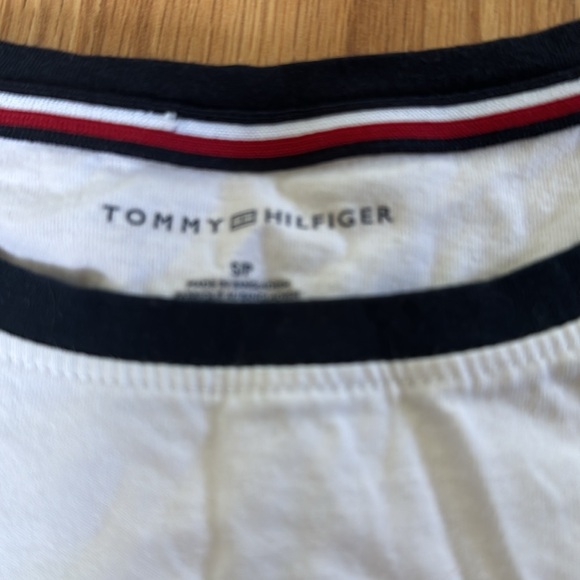 Tommy Hilfiger Shirt ✨4/30$✨ - Picture 2 of 2
